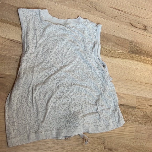 Lululemon tank - Picture 3 of 3